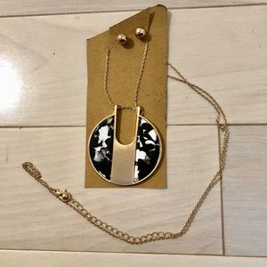 Jewelry set: necklace and rose gold earrings